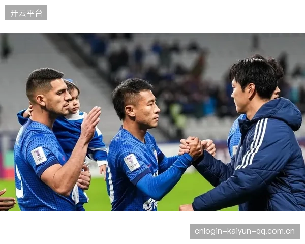 亚冠次回合客场晋级：从逆风中绽放的战斗精神